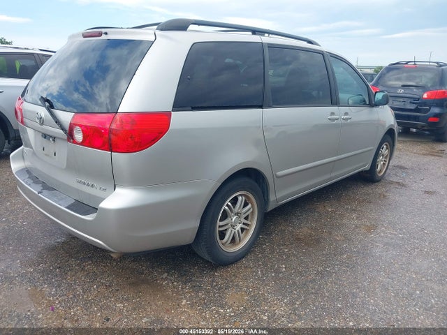 Toyota Sienna Le