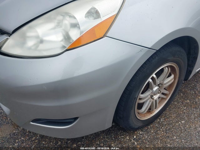 Toyota Sienna Le