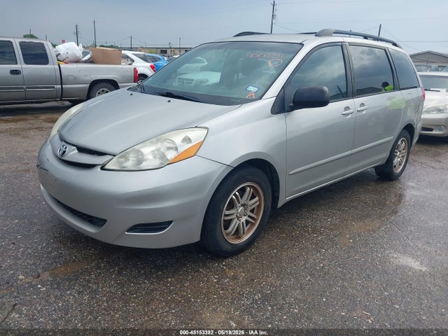 Toyota Sienna Le