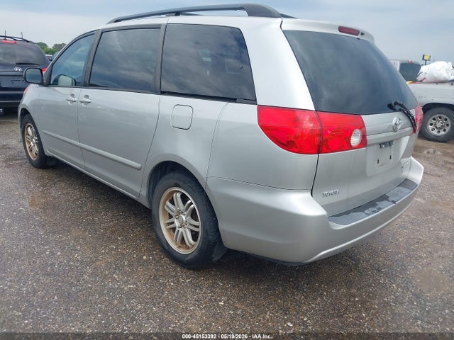 Toyota Sienna Le