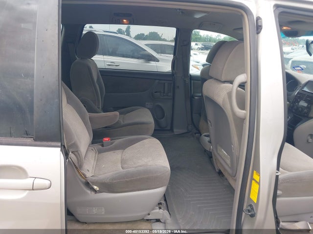 Toyota Sienna Le