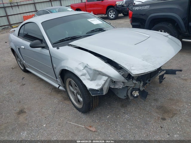 Salvage Ford Mustang Image