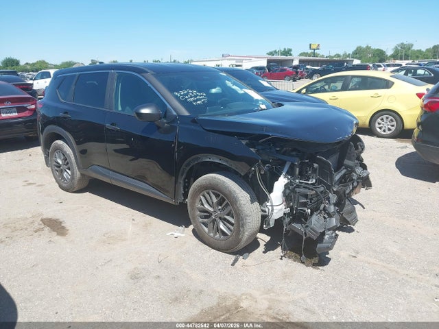 Salvage Nissan Rogue Image