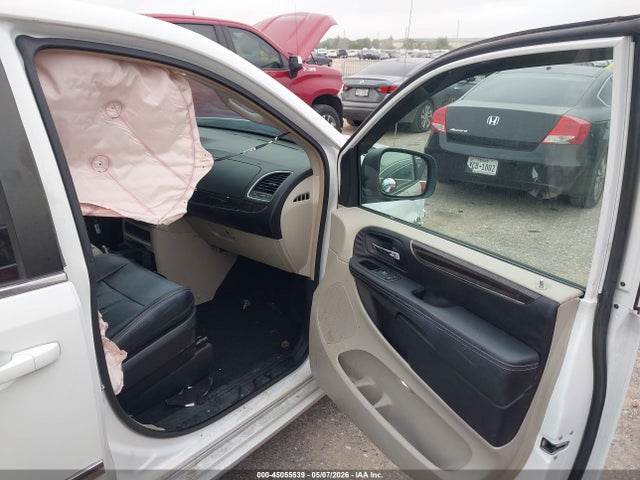 Chrysler Town & Country Touring
