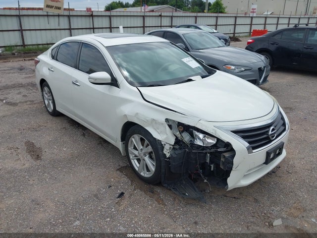 Salvage Nissan Altima Image
