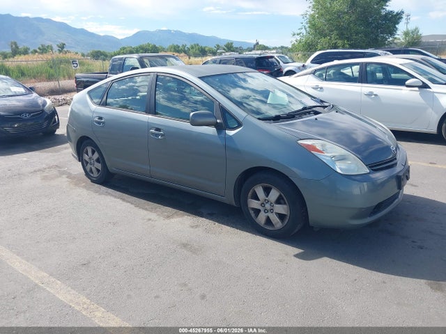 Salvage Toyota Prius Image