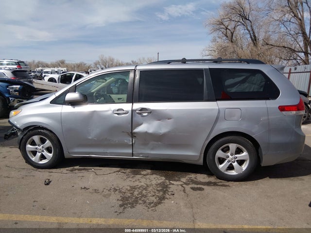 Toyota Sienna Le V6