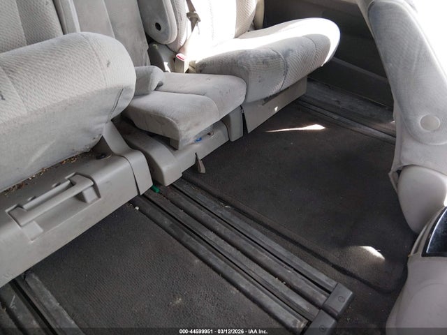 Toyota Sienna Le V6