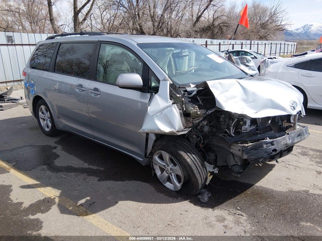 Salvage Toyota Sienna Image