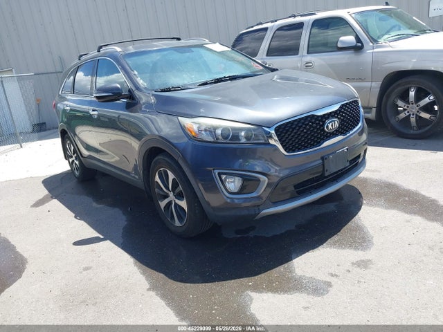 Salvage Kia Sorento Image