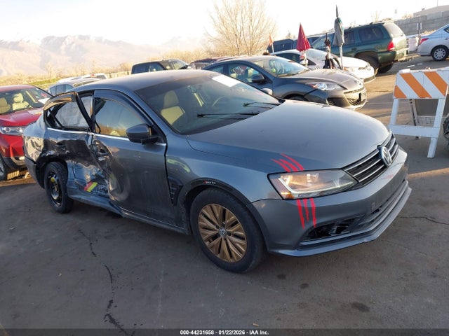 Salvage Volkswagen Jetta Image