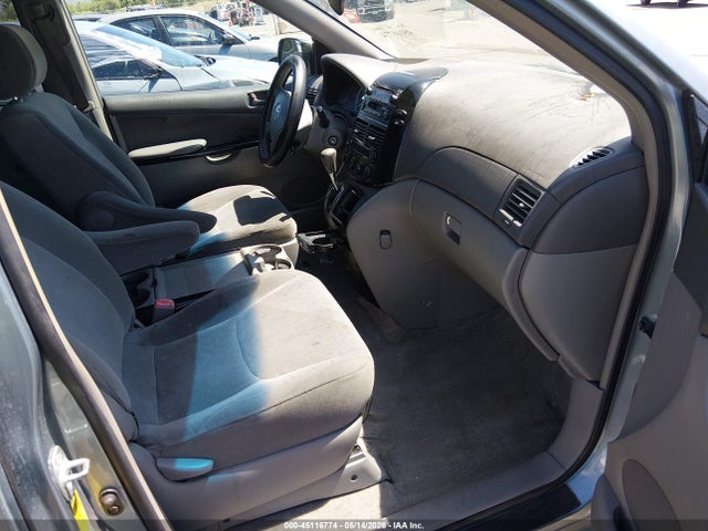 Toyota Sienna Le