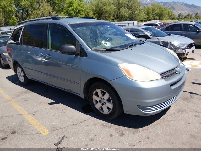 Salvage Toyota Sienna Image