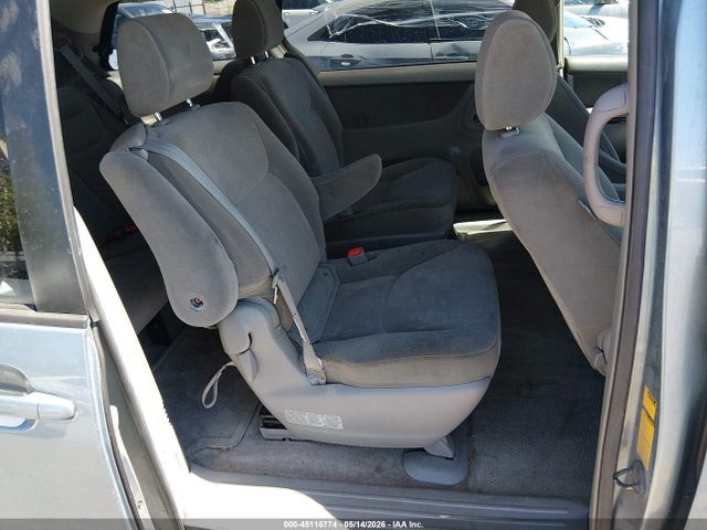 Toyota Sienna Le