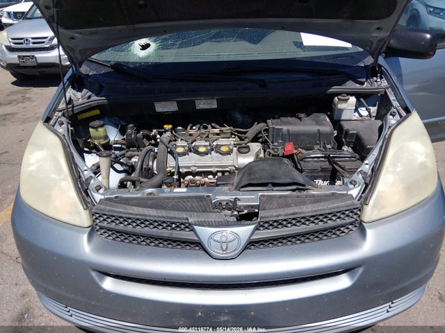 Toyota Sienna Le