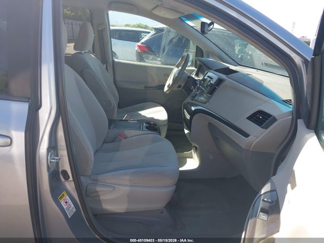 Toyota Sienna Le V6 8 Passenger