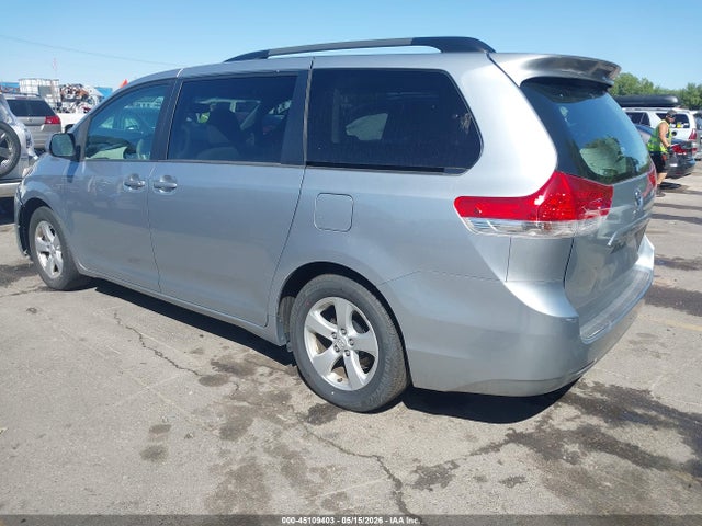 Toyota Sienna Le V6 8 Passenger