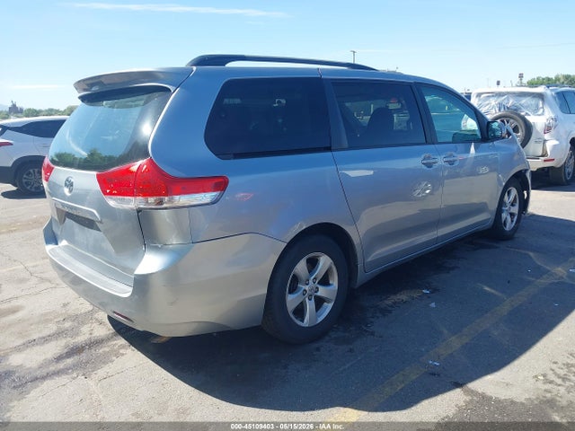 Toyota Sienna Le V6 8 Passenger