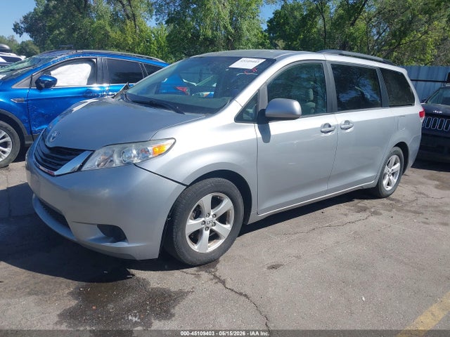 Toyota Sienna Le V6 8 Passenger