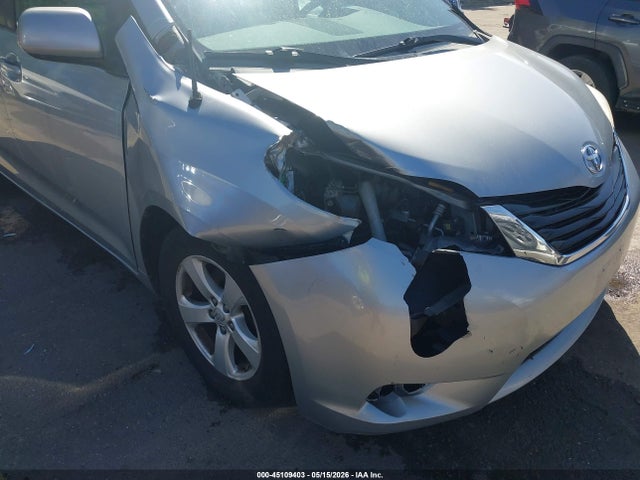 Toyota Sienna Le V6 8 Passenger