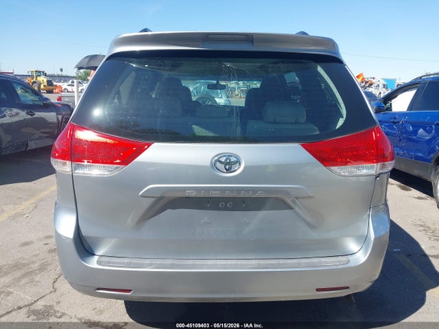 Toyota Sienna Le V6 8 Passenger