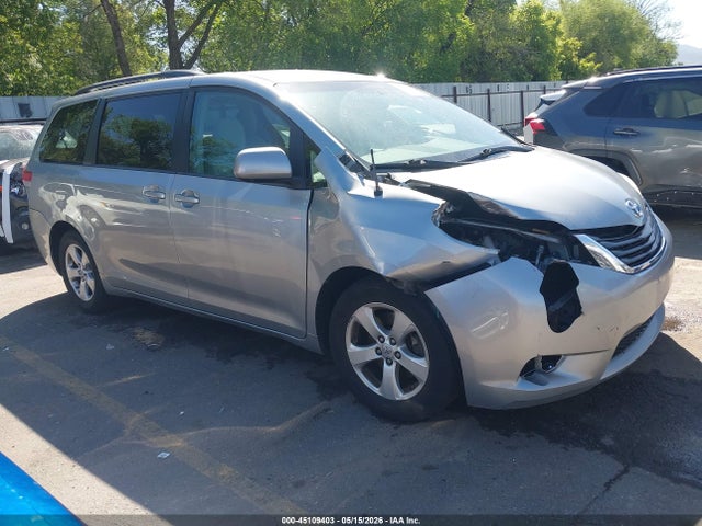 Salvage Toyota Sienna Image