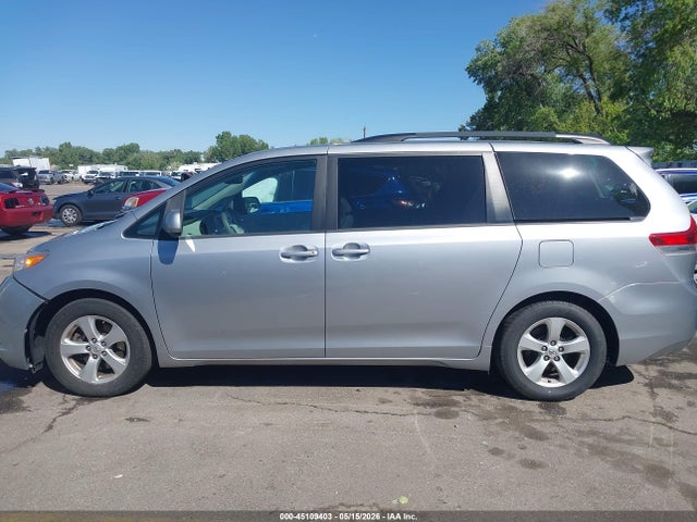 Toyota Sienna Le V6 8 Passenger