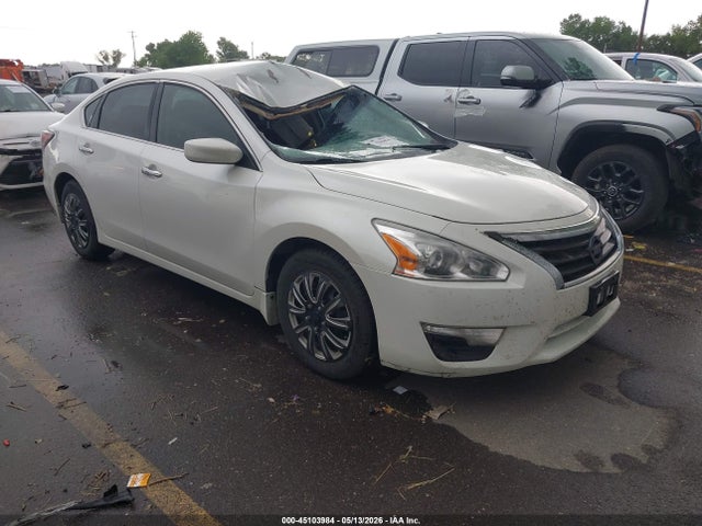 Salvage Nissan Altima Image