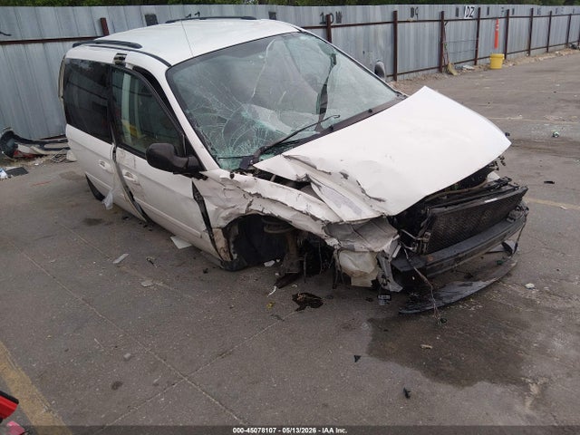 Salvage Chrysler Town & Country Image