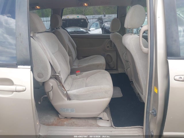 Toyota Sienna Ce