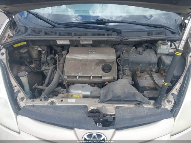 Toyota Sienna Ce