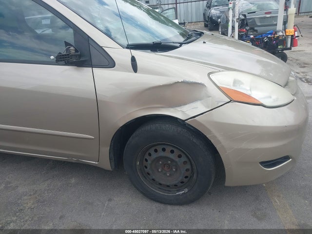 Toyota Sienna Ce