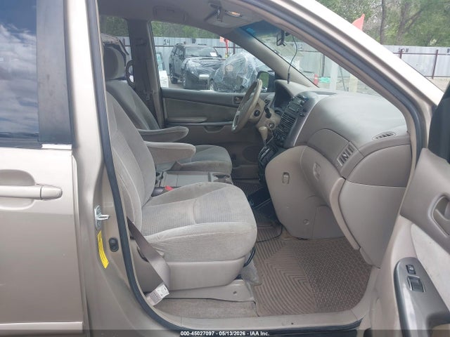 Toyota Sienna Ce