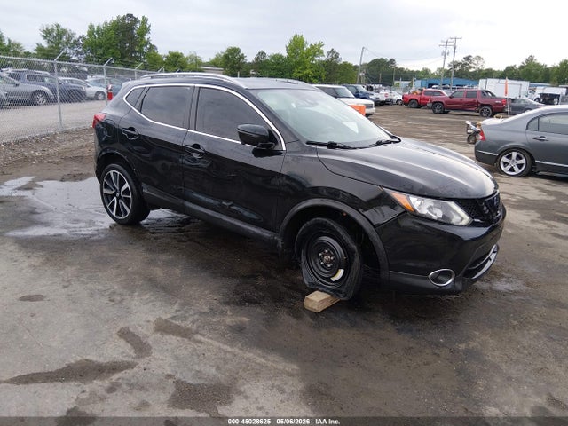 Salvage Nissan Rogue Image