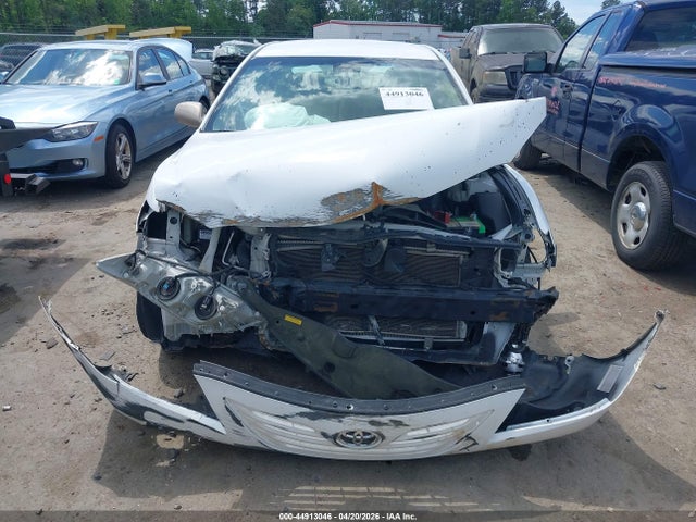 Toyota Camry Le V6