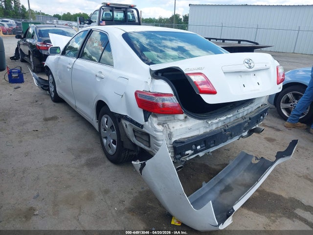 Toyota Camry Le V6