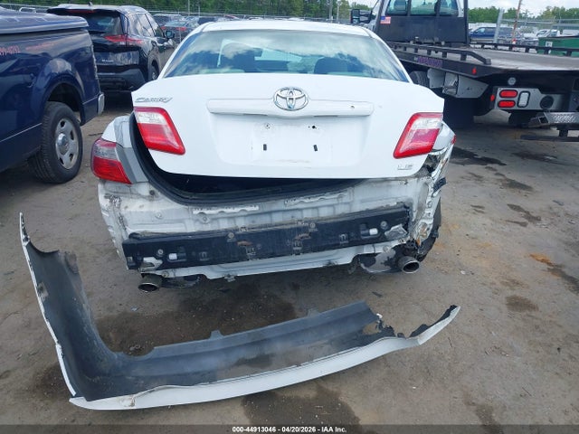 Toyota Camry Le V6