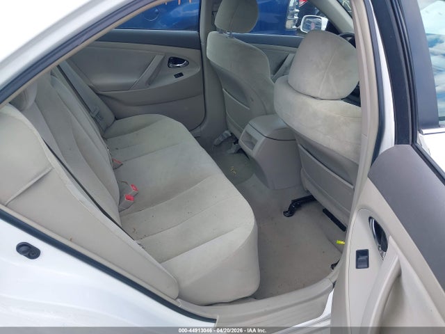 Toyota Camry Le V6