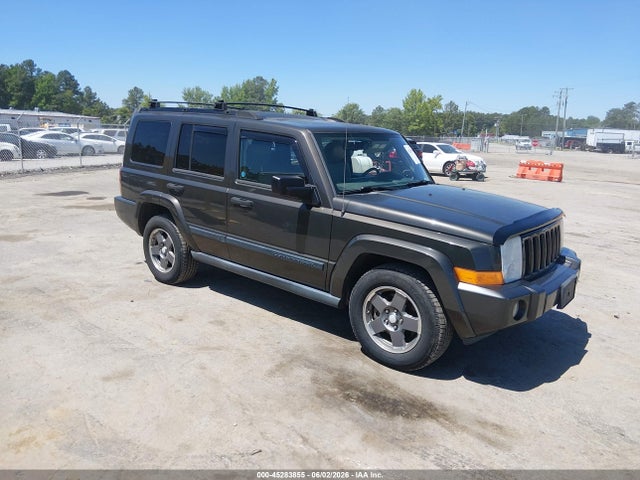 Salvage Jeep Commander Image