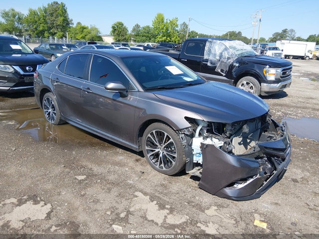 Salvage Toyota Camry Image