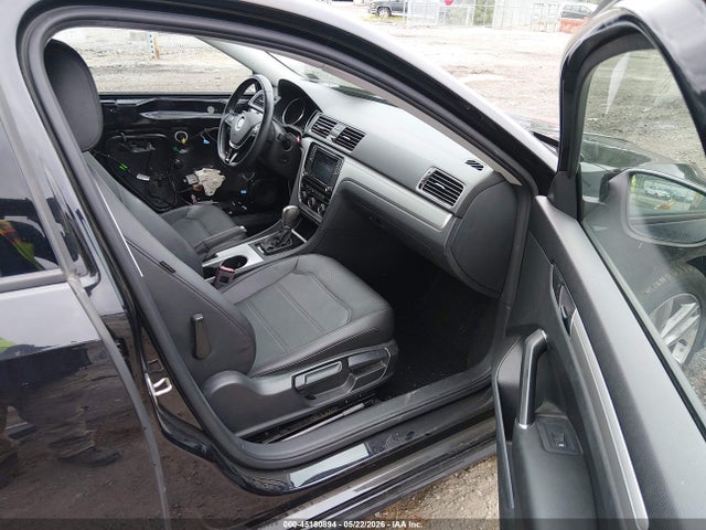 Volkswagen Passat 2.0t Wolfsburg Edition