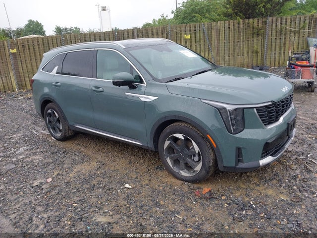 Salvage Kia Sorento Image