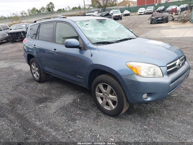 Salvage Toyota RAV4 Image