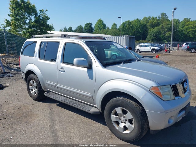 Salvage Nissan Pathfinder Image