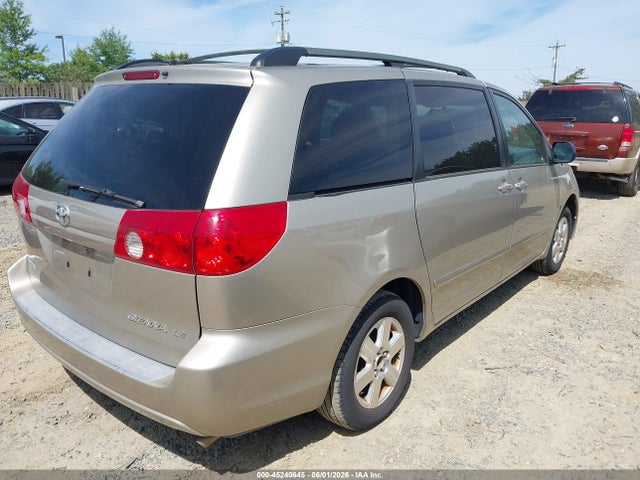 Toyota Sienna Le