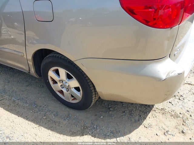 Toyota Sienna Le