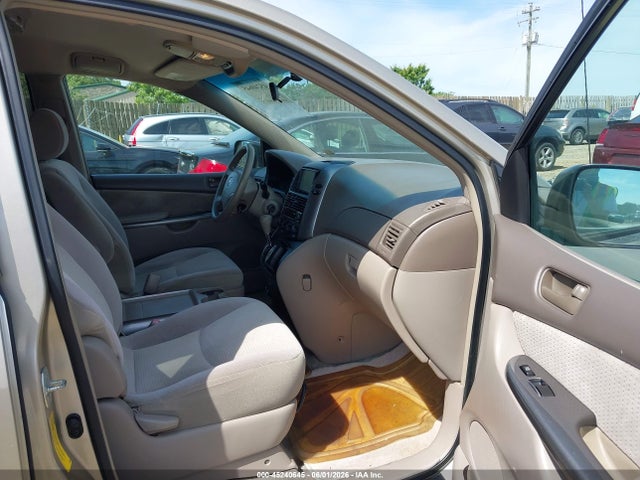 Toyota Sienna Le