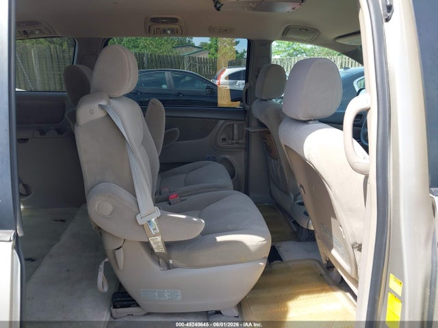 Toyota Sienna Le