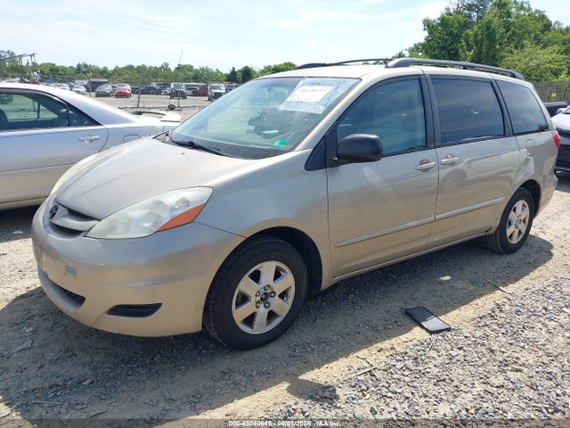 Toyota Sienna Le