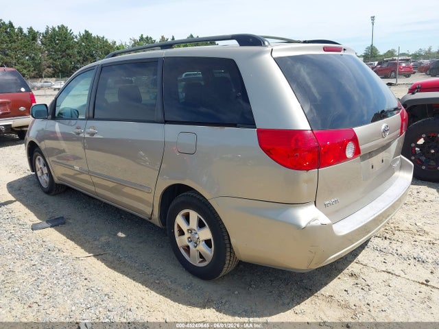 Toyota Sienna Le
